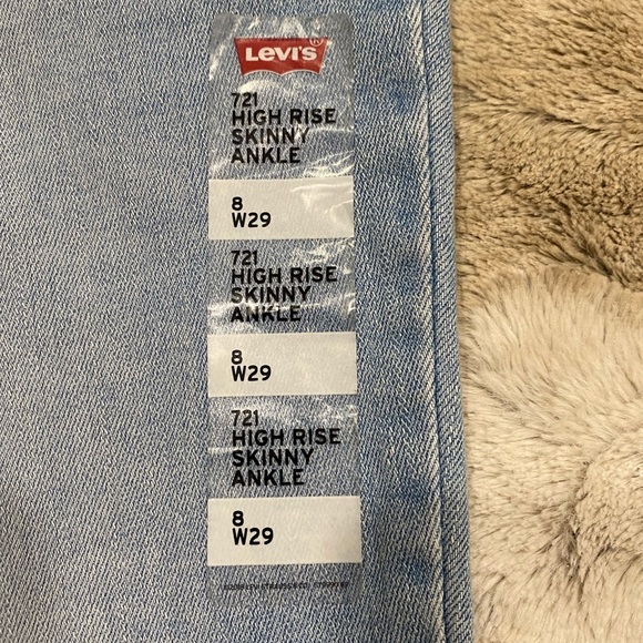 NWT💖 Levi's Jeans 721 High Rise Ankle Skinny Distressed Light Wash Size W29 - Picture 7 of 12